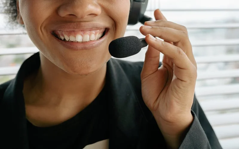 AI Customer Support Agent vs Live Chat: Which Wins?
